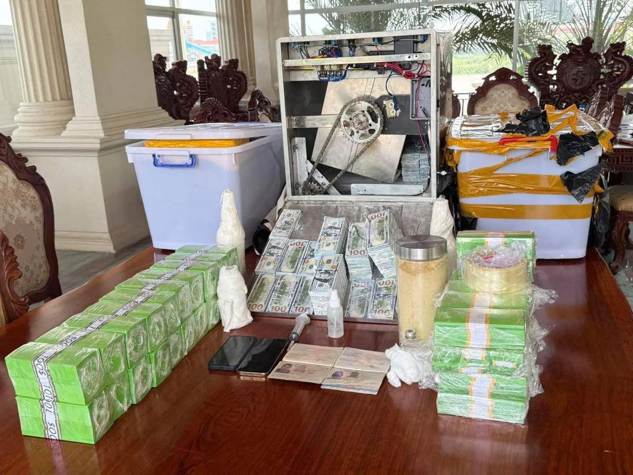 5名黑人在柬埔寨搞了700万美元！